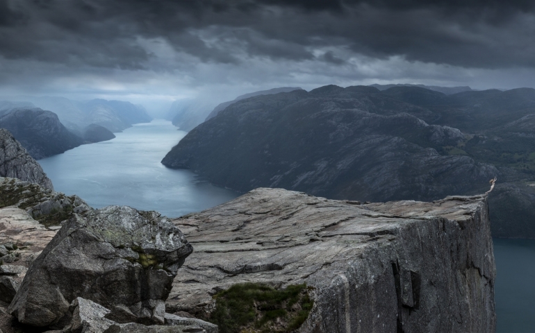 2019-21---preikestolen-1a ret.jpg